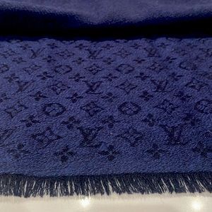 Louis Vuitton scarf in great condition. Striking dark blue with navy accents